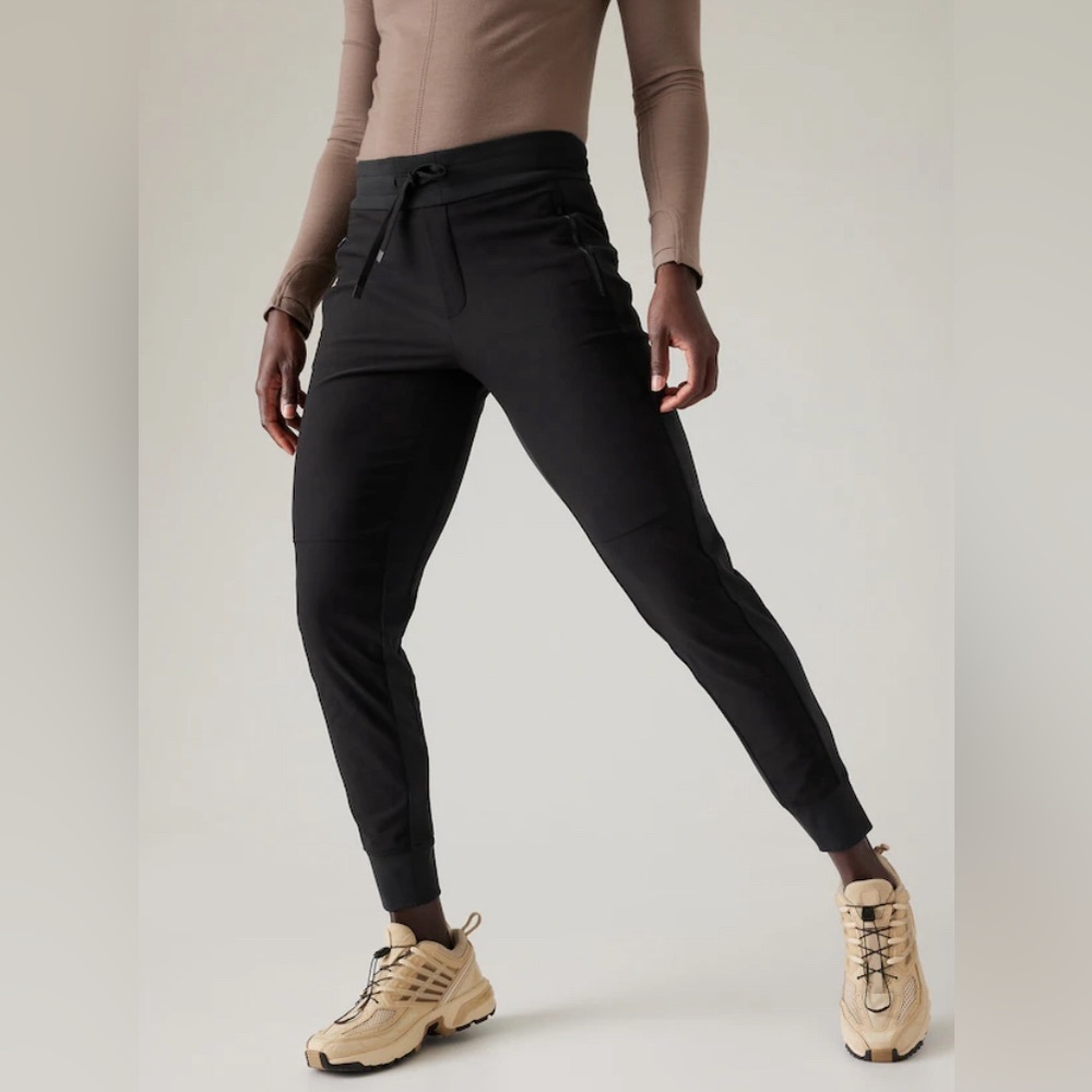 Athleta Headlands Hybrid Trek Jogger Size 12